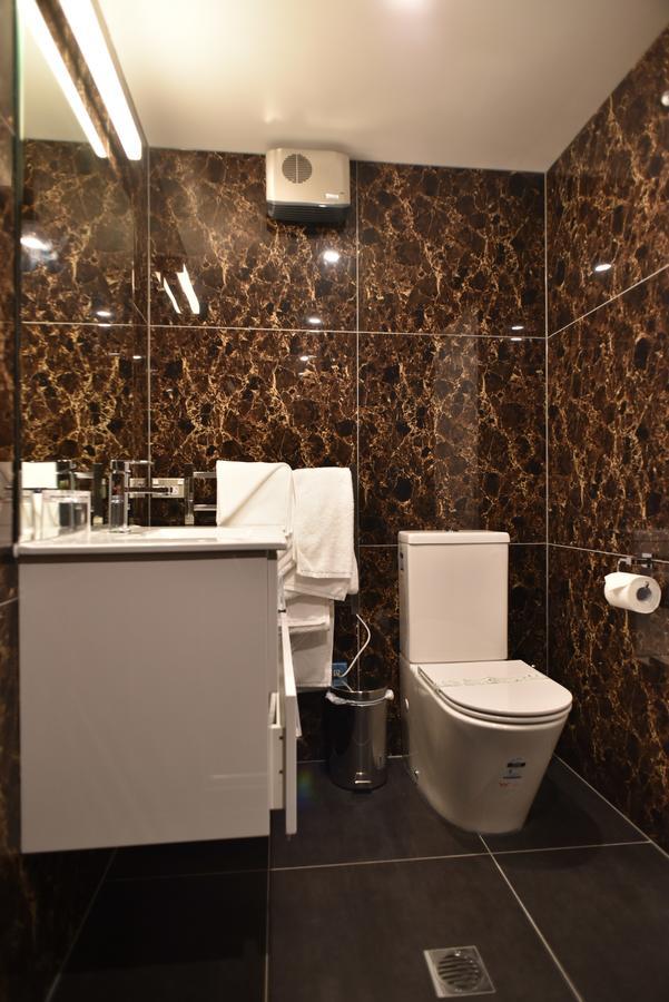 Bealey Plaza Motel Крайстчърч Екстериор снимка Bathroom