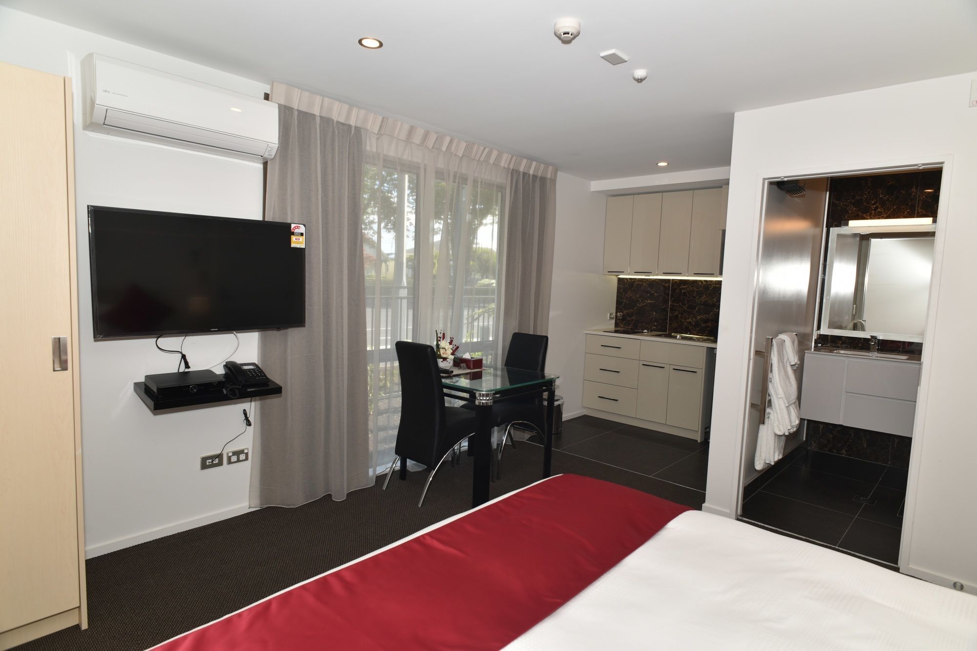 Bealey Plaza Motel Крайстчърч Екстериор снимка A typical studio apartment