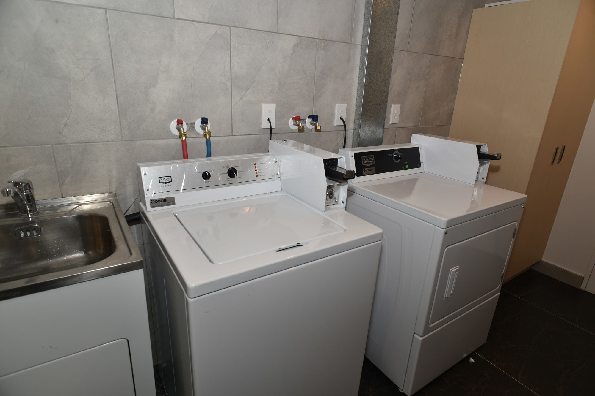 Bealey Plaza Motel Крайстчърч Екстериор снимка A washing machine and a dryer